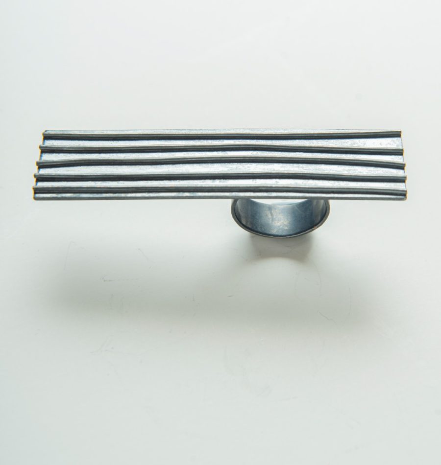 ircle ring in silver with minimalist acrylic inlay